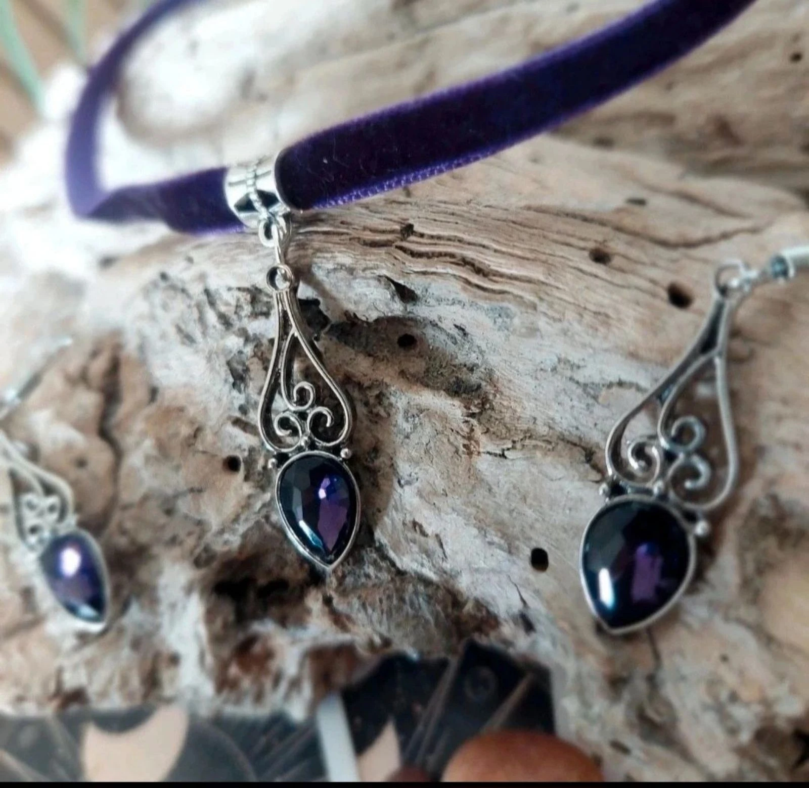 Parure barroca, lágrima de strass violeta, terciopelo – photo 5